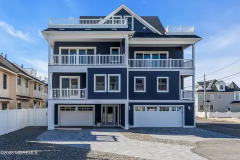 1 Diane Ln #A, Seaside Heights, NJ 08751