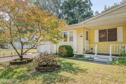 4 California Dr #B, Whiting, NJ 08759