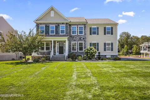 5 Continental Ct, Monroe, NJ 08831