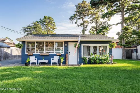 713 Tampa Rd, Forked River, NJ 08731