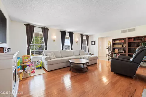 832 Constitution Dr, Brick, NJ 08724 photo 4