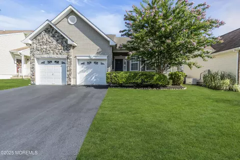 20 Snowberry Ln, Howell, NJ 07731