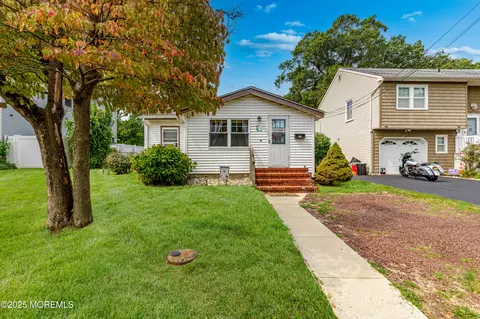 816 Arbordale Dr, Keyport, NJ 07735