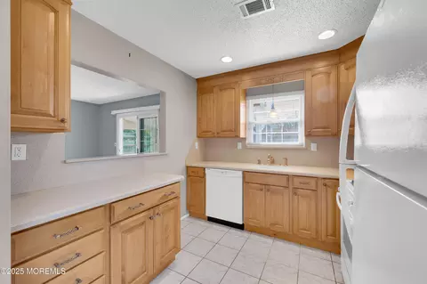 Kitchen - 1 Reef Pl, Brick, NJ 08723 photo 2 of 2