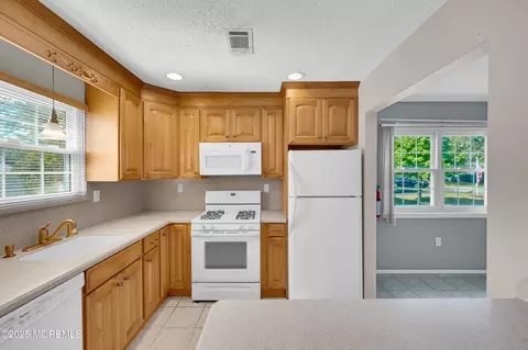 Kitchen - 1 Reef Pl, Brick, NJ 08723 photo 1 of 2