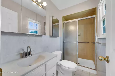 Bath - 1 Reef Pl, Brick, NJ 08723 photo 2 of 2