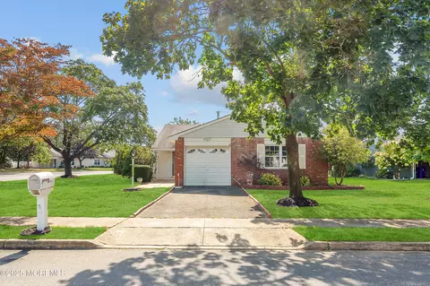 1 Reef Pl, Brick, NJ 08723