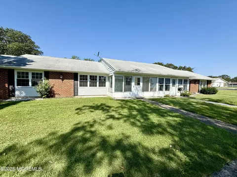 1221 Argyll Cir # C, Lakewood, NJ 08701