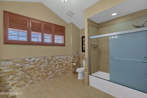 Bath - 7 Brielle Ct, Waretown, NJ 08758 photo 4 of 5