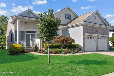 44 Baltusrol Dr, Jackson, NJ 08527