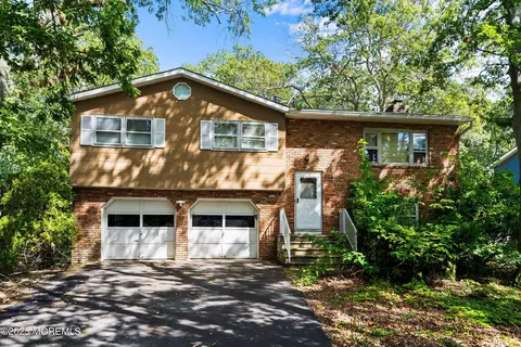 693 Vaughn Ave, Toms River, NJ 08753