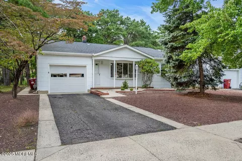 105 Castleton Dr, Toms River, NJ 08757