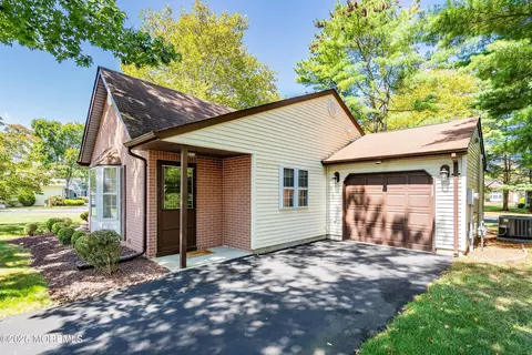 5 Morden Close, Freehold, NJ 07728