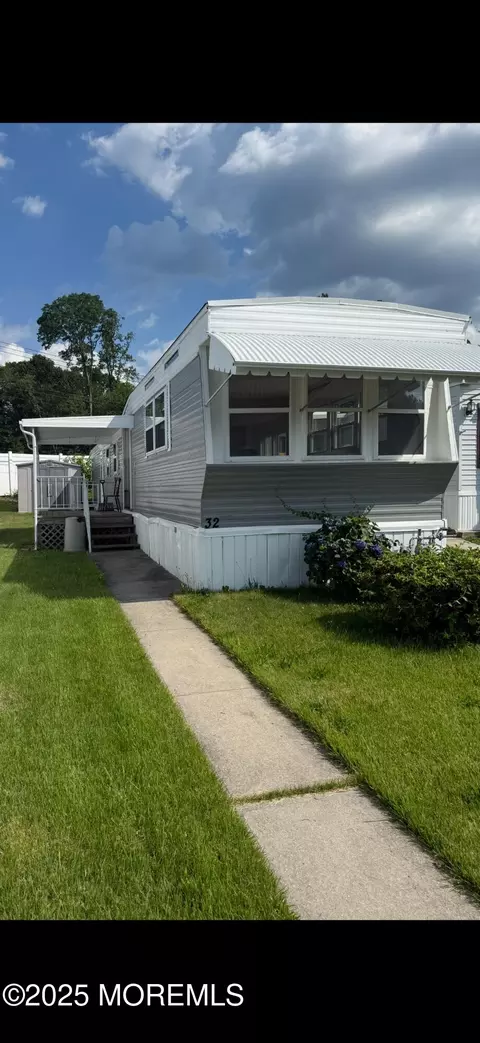 32 Shorehaven Park #32, Hazlet, NJ 07730