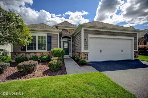 3 W Rossini Ct, Farmingdale, NJ 07727
