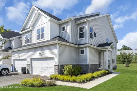 308 Pilot St, Marlboro, NJ 07746