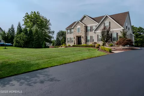 12 Whispering Grove Blvd, Jackson, NJ 08527