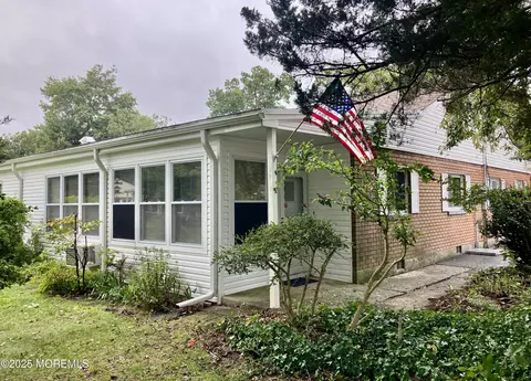 5 Cypress St #C, Toms River, NJ 08757