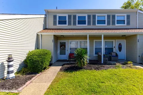 27 Gibraltar Ct, Barnegat, NJ 08005