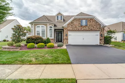 58 E Bosworth Blvd, Farmingdale, NJ 07727