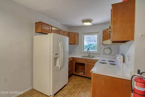 6 Hancock Dr #E, Whiting, NJ 08759 photo 2