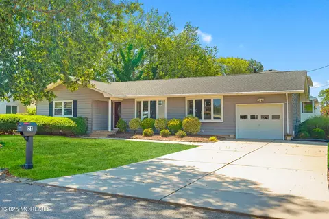 21 Birch St, Beachwood, NJ 08722