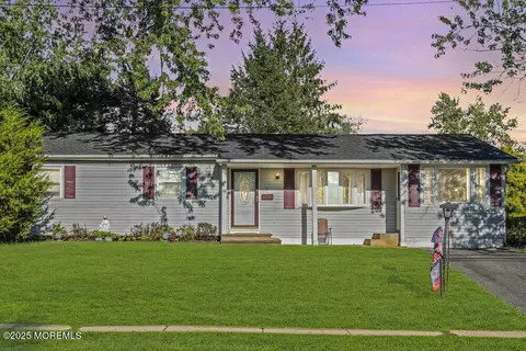 17 Neal St, Jackson, NJ 08527