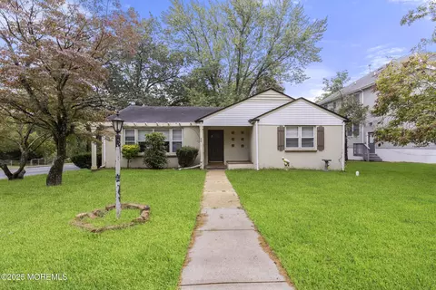 500 Caranetta Dr, Lakewood, NJ 08701