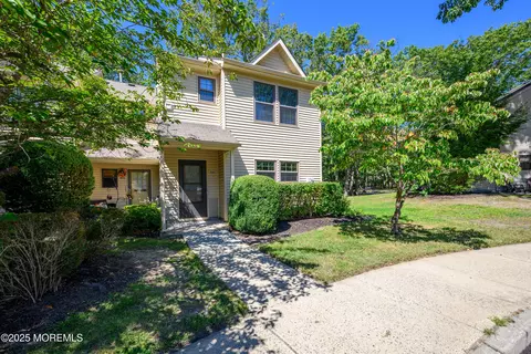 1007 Poppy Pl, Jackson, NJ 08527