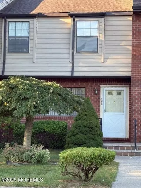888 Cindy Ct, Brick, NJ 08724