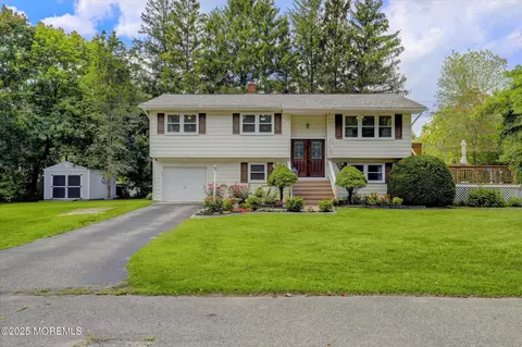 11 Honeysuckle Ln, Jackson, NJ 08527