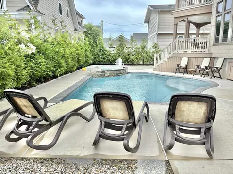 7463 Ocean Dr, Avalon, NJ 08202