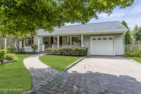 15 Spruce Ave, Manasquan, NJ 08736