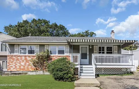 531 Oak Ter, Point Pleasant, NJ 08742