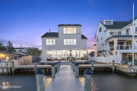 505 Bayview Dr, Toms River, NJ 08753