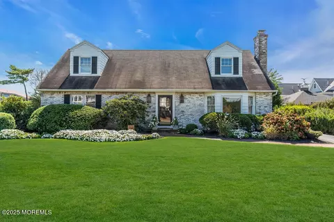 7 Monmouth Shire Ln, Spring Lake, NJ 07762