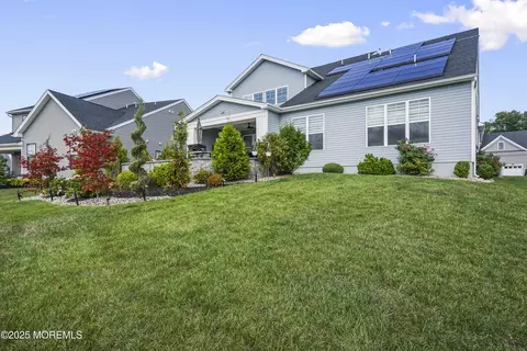 86 Sofia Dr, Manalapan, NJ 07726