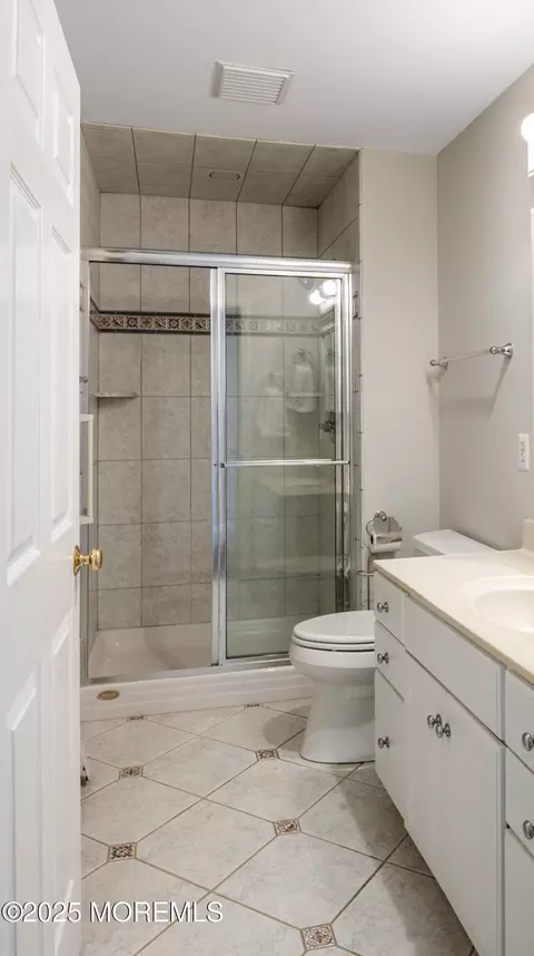 Bath - 82 E View Dr, Brick, NJ 08723 photo 2 of 3