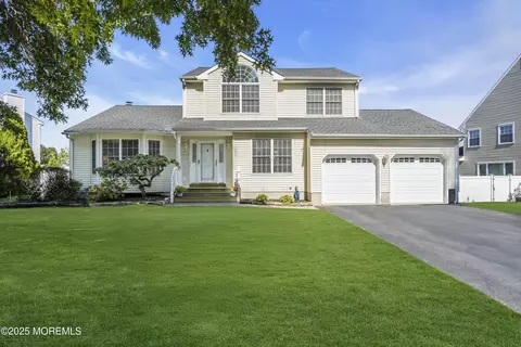 1176 Aster Dr, Toms River, NJ 08753