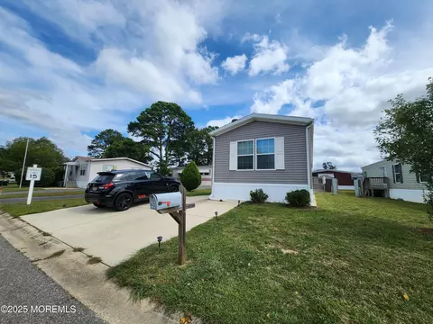 43 Martin Dr, Whiting, NJ 08759