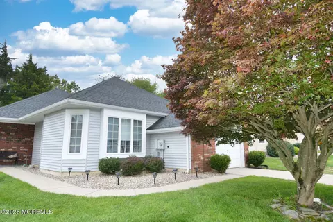 1461 Burr Oak Rd, Toms River, NJ 08755