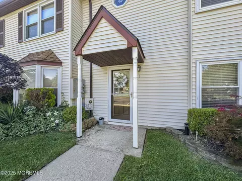 5 Forge Ct, Jackson, NJ 08527