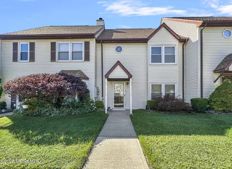Exterior - 5 Forge Ct, Jackson, NJ 08527 photo 2 of 8