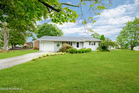 453 Cable Ave, Beachwood, NJ 08722