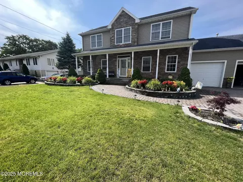 449 Montgomery St, Bayville, NJ 08721