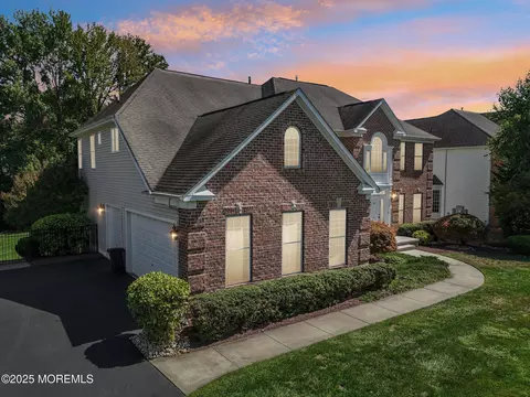 9 Bennett Ct, Marlboro, NJ 07746