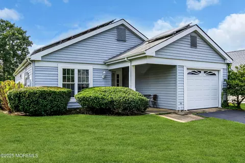 63 Sandhurst St, Manchester, NJ 08759
