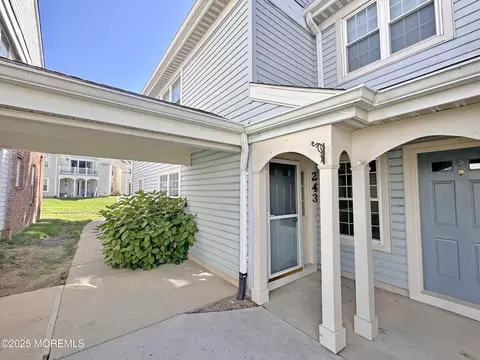 243 Tulip Ln, Freehold, NJ 07728