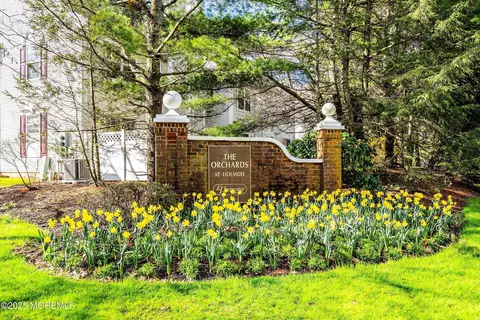 8 Stagecoach Dr #13, Holmdel, NJ 07733