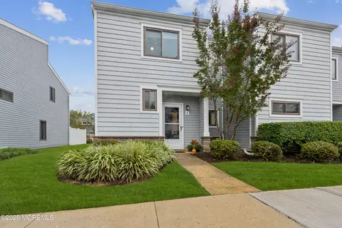 6 Beverly Ct, Tinton Falls, NJ 07724